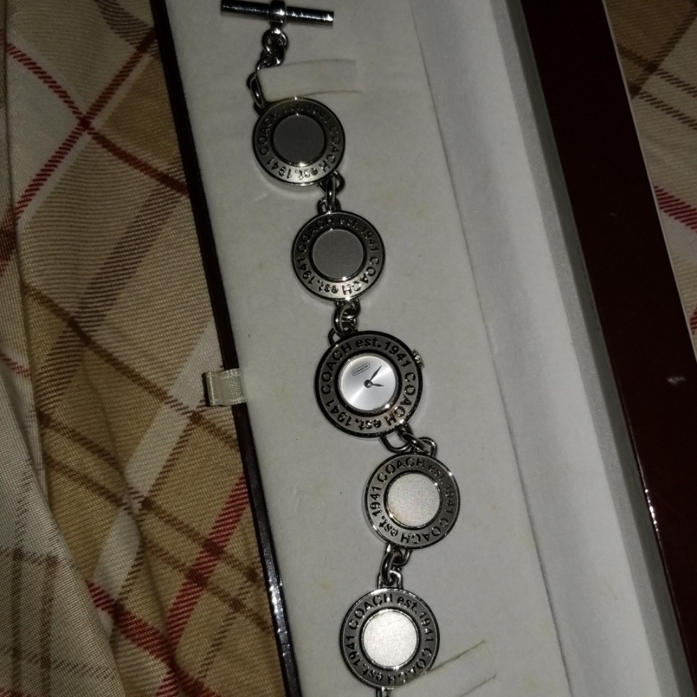 Watch - Picture 2 of 3